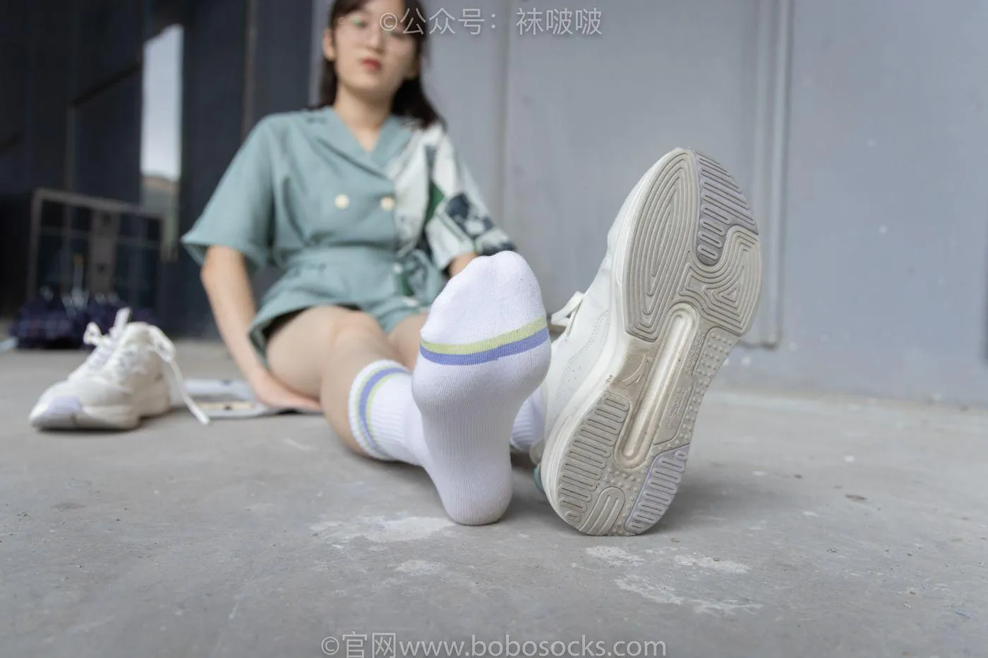 [BoBoSocks袜啵啵]NO.025 熊熊-安踏运动鞋、白色棉袜（踩脏）、裸足 [146P]插图3